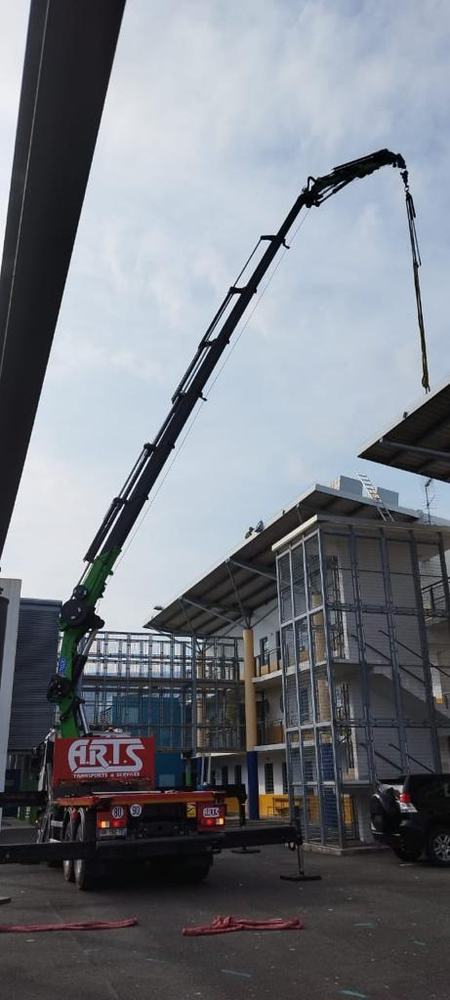 Camion grue ARTS 70 t·m avec jib en levage
